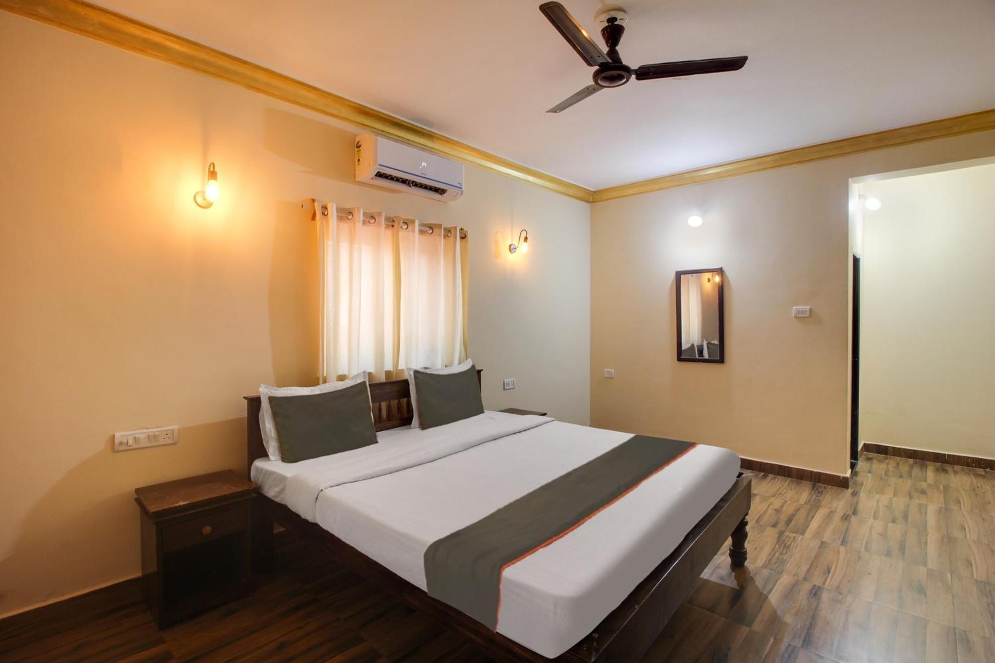 Collection O Romeos Place Baga Beach Hotel Calangute Buitenkant foto