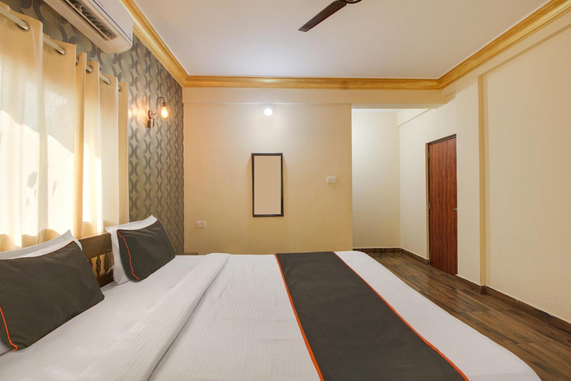 Collection O Romeos Place Baga Beach Hotel Calangute Buitenkant foto